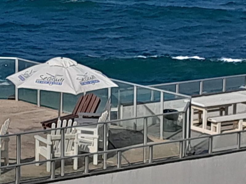 Beachside 2 Bedroom  Apartment, absolutely a Bargain - Photo 4