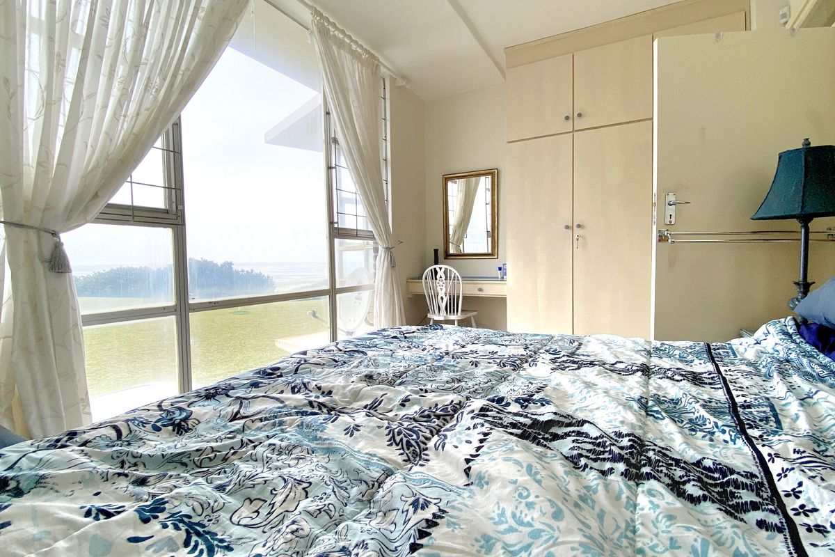 Beachfront Bliss with 2 Bedrooms Fully Furnished Coastal Luxury - Photo 5