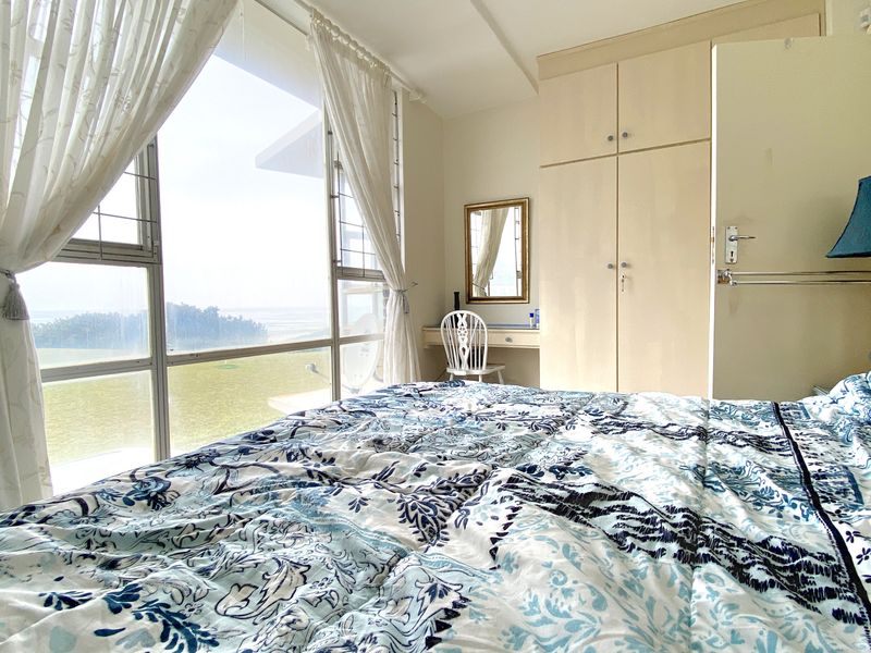 Beachfront Bliss with 2 Bedrooms Fully Furnished Coastal Luxury - Photo 5