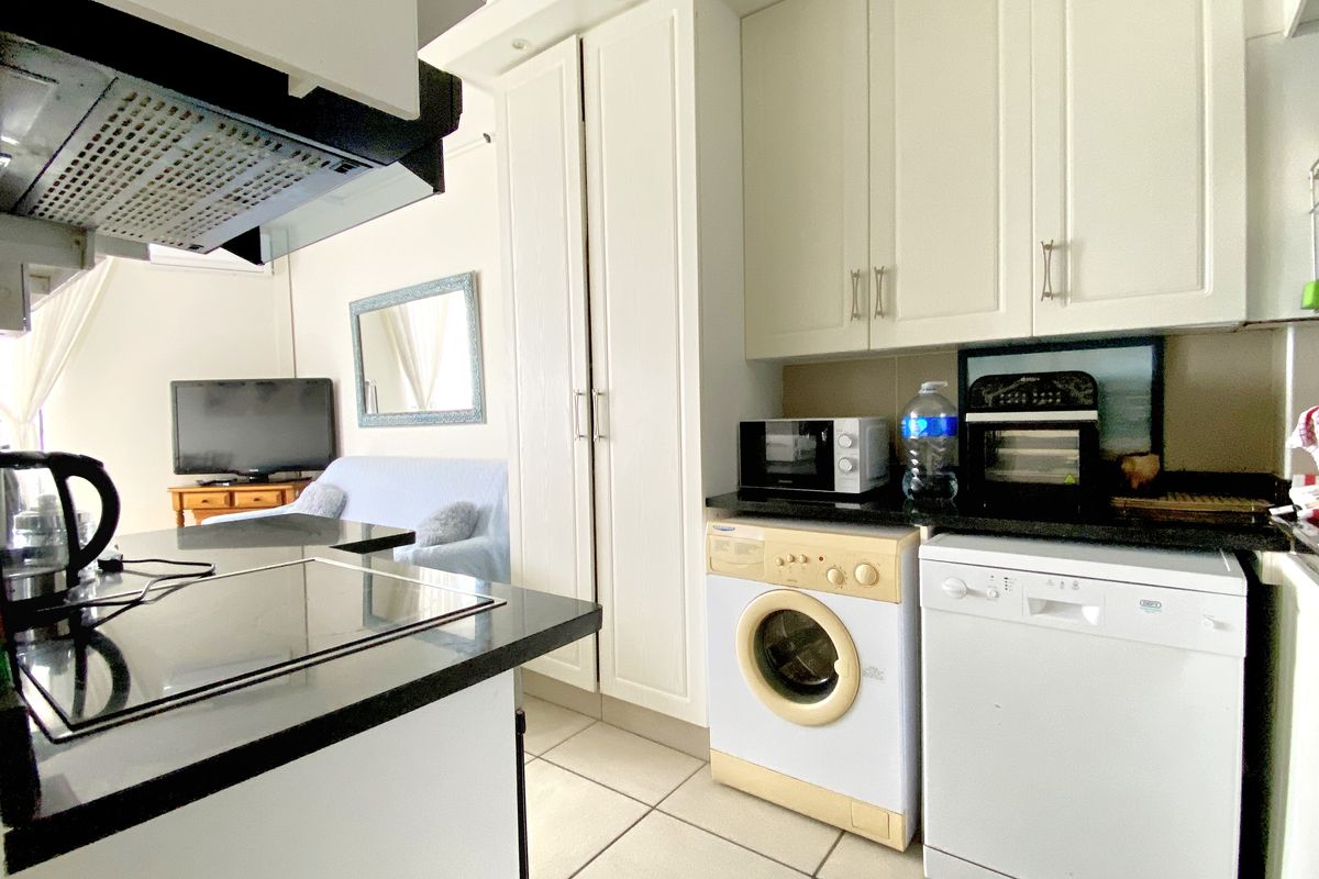 Beachfront Bliss with 2 Bedrooms Fully Furnished Coastal Luxury - Photo 2