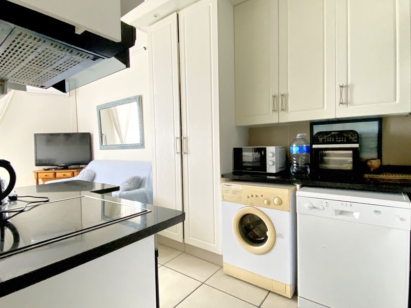 Beachfront Bliss with 2 Bedrooms Fully Furnished Coastal Luxury - Photo 2