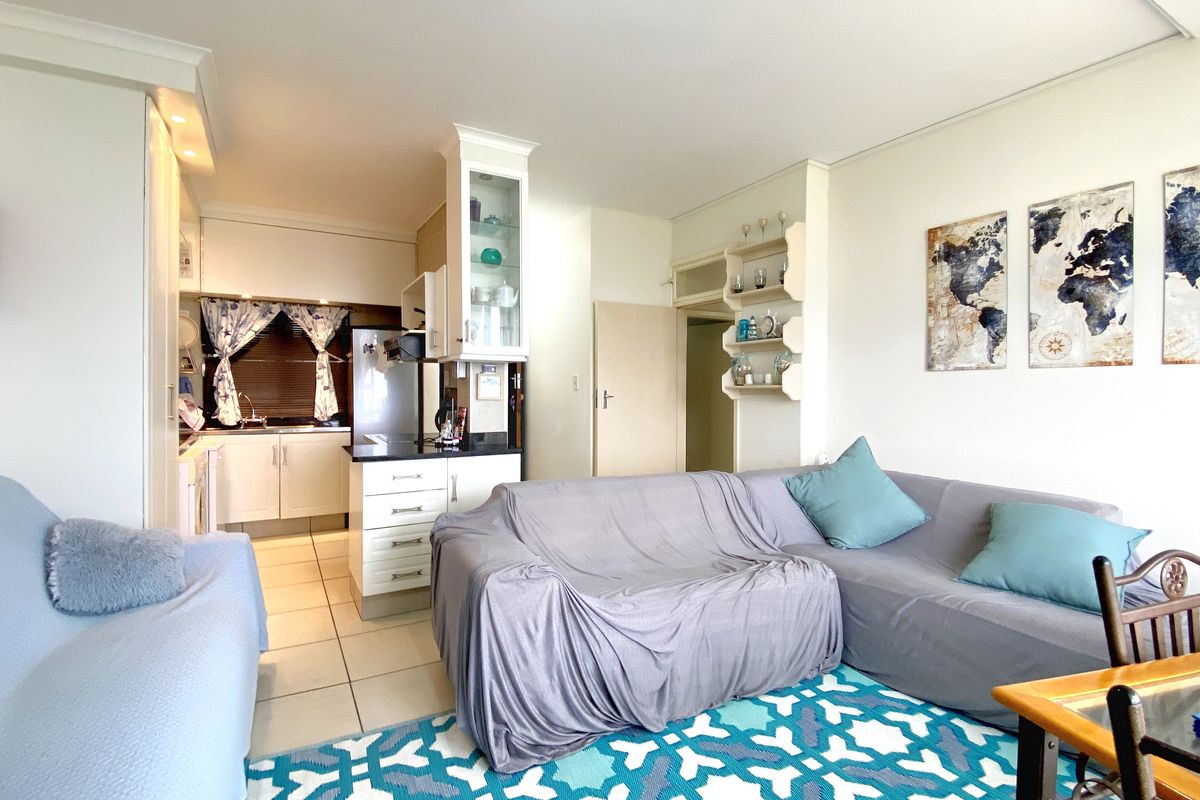 Beachfront Bliss with 2 Bedrooms Fully Furnished Coastal Luxury - Photo 4