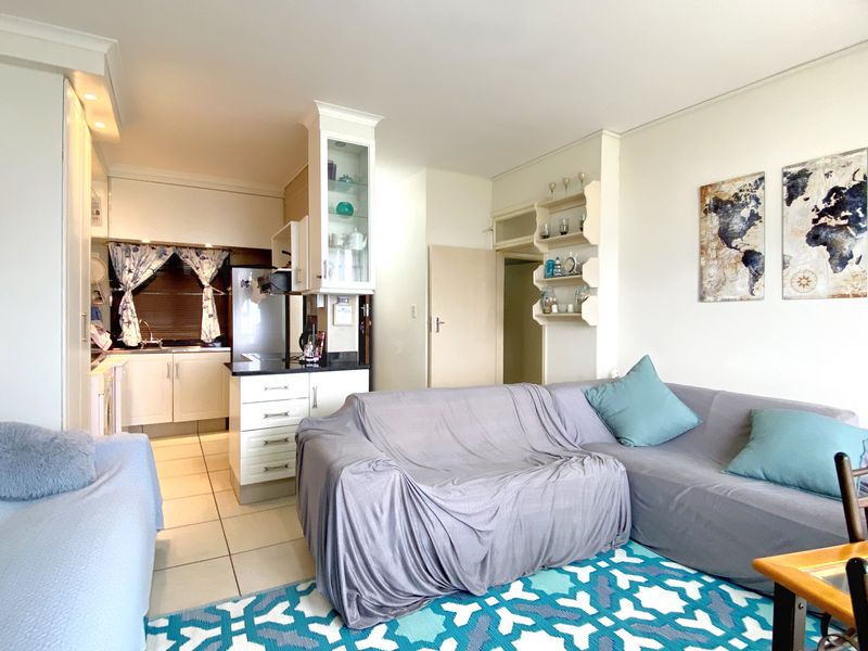 Beachfront Bliss with 2 Bedrooms Fully Furnished Coastal Luxury - Photo 4