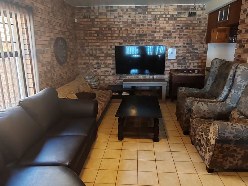 Furnished Family Home with Panoramic Sea Views - Photo 2