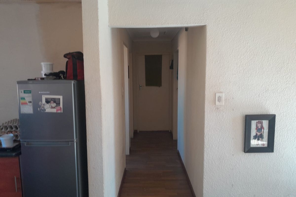 Welcome Home! Discover this beautiful 3-bedroom townhouse - Photo 4