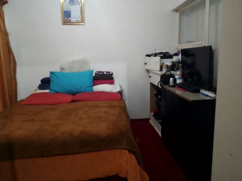 Welcome to this charming 3-bedroom flat, offering comfort, space, and a touch of tranquility. - Photo 10