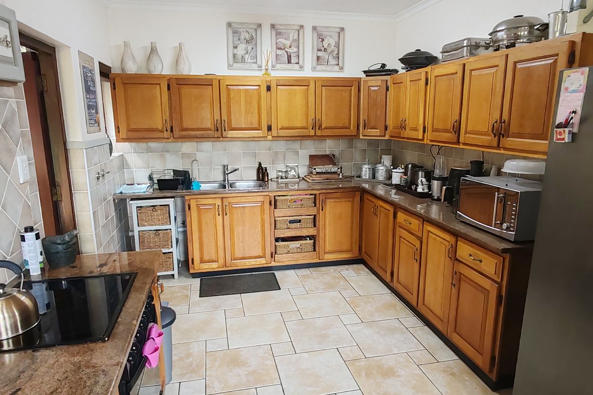 Spacious Double-Storey Family Gem – Walk to Ramsgate Main Beach! - Photo 5