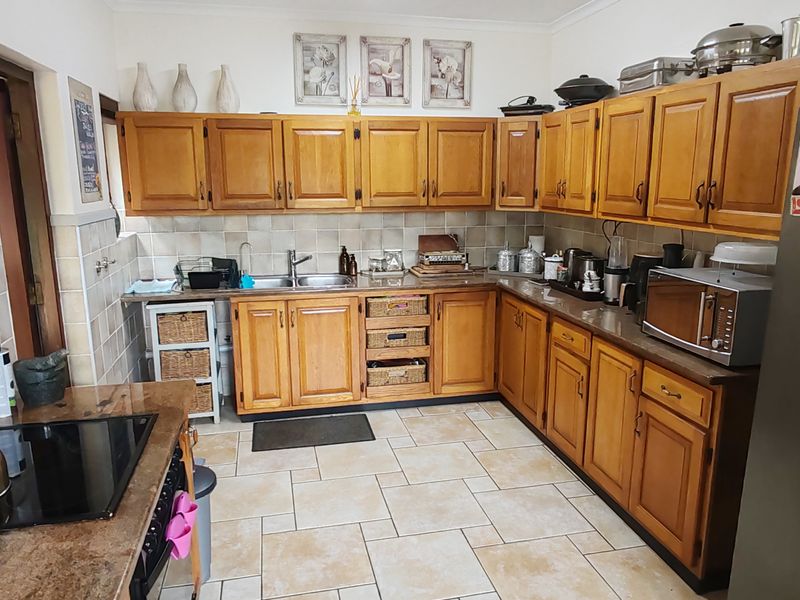 Spacious Double-Storey Family Gem – Walk to Ramsgate Main Beach! - Photo 5