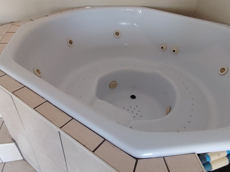 Beautiful Family Home with Flatlet in Popular Shelly Beach - Photo 8