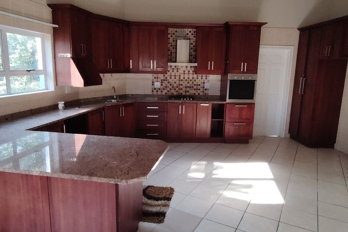 Beautiful Family Home with Flatlet in Popular Shelly Beach - Photo 4