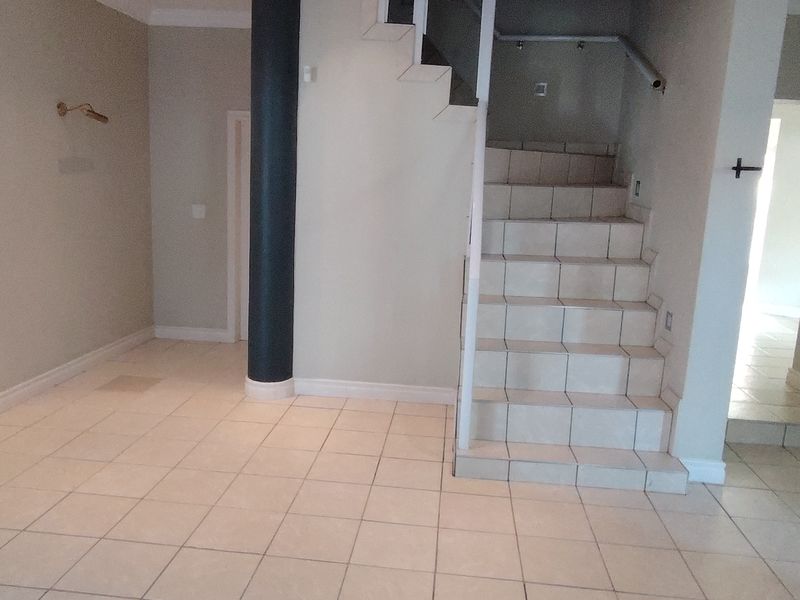 Beautiful Family Home with Flatlet in Popular Shelly Beach - Photo 6