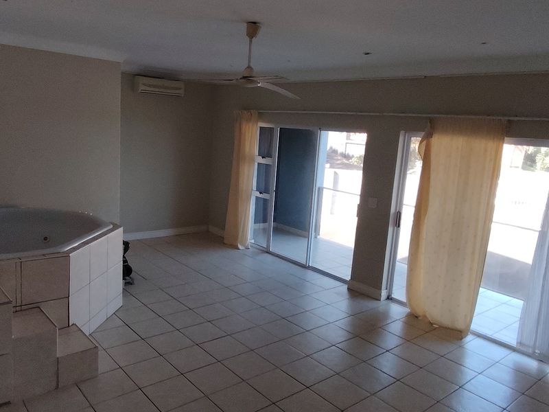 Beautiful Family Home with Flatlet in Popular Shelly Beach - Photo 7