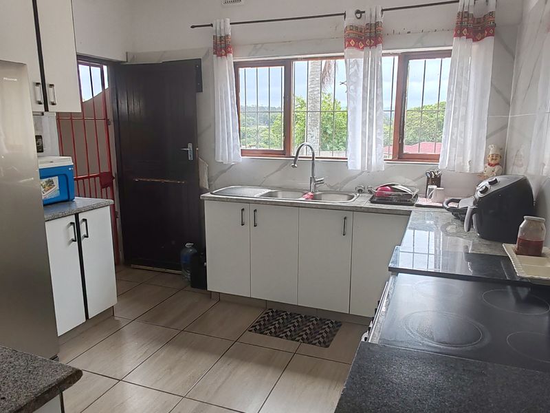 Modern Family Living at Its Best AND A Home That Offers So Much More - Photo 10