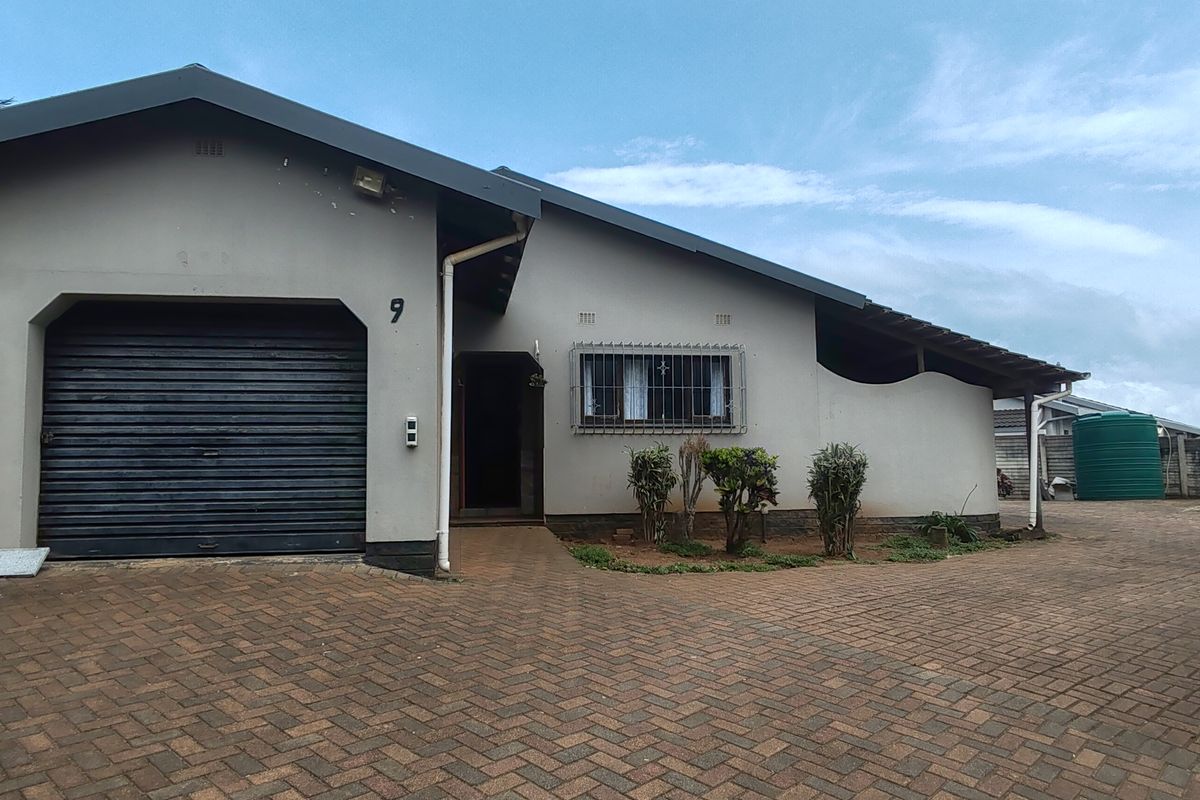 Modern Family Living at Its Best AND A Home That Offers So Much More - Photo 3