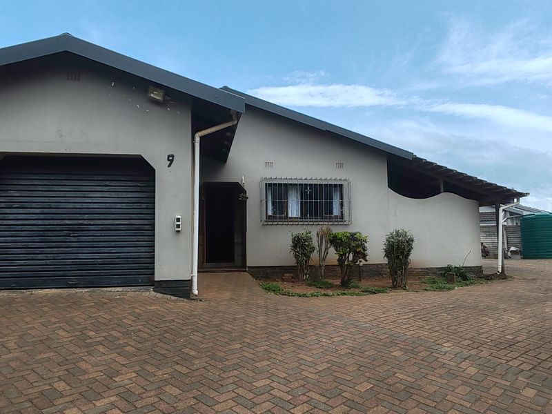 Modern Family Living at Its Best AND A Home That Offers So Much More - Photo 3