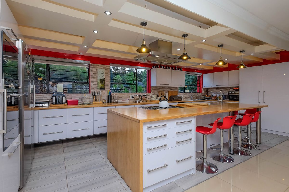 Luxury Double-Storey Home In Rangeview – Sophisticated Living With Exceptional Space & Style - Photo 3