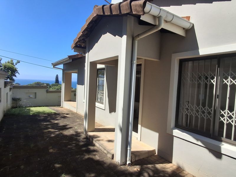 Modern Coastal Home with Breathtaking Sea Views in Leisure Bay - Photo 9