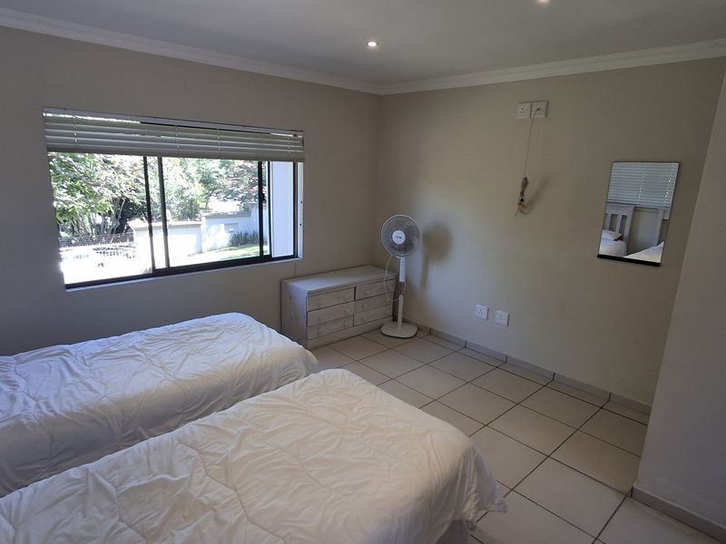 Modern Coastal Home with Breathtaking Sea Views in Leisure Bay - Photo 10