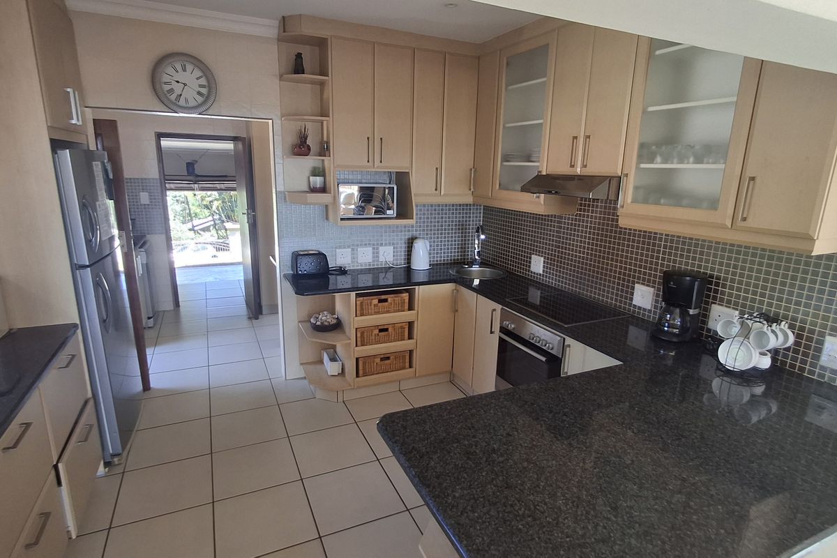 Modern Coastal Home with Breathtaking Sea Views in Leisure Bay - Photo 3