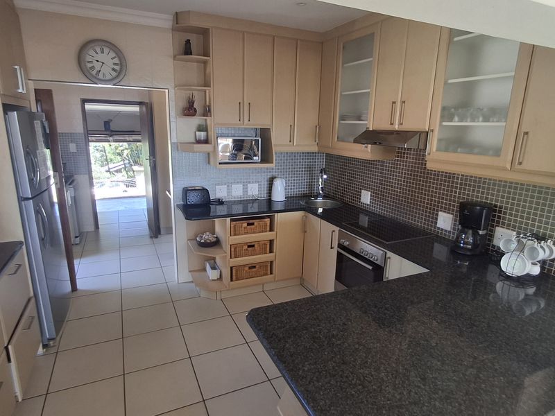 Modern Coastal Home with Breathtaking Sea Views in Leisure Bay - Photo 3