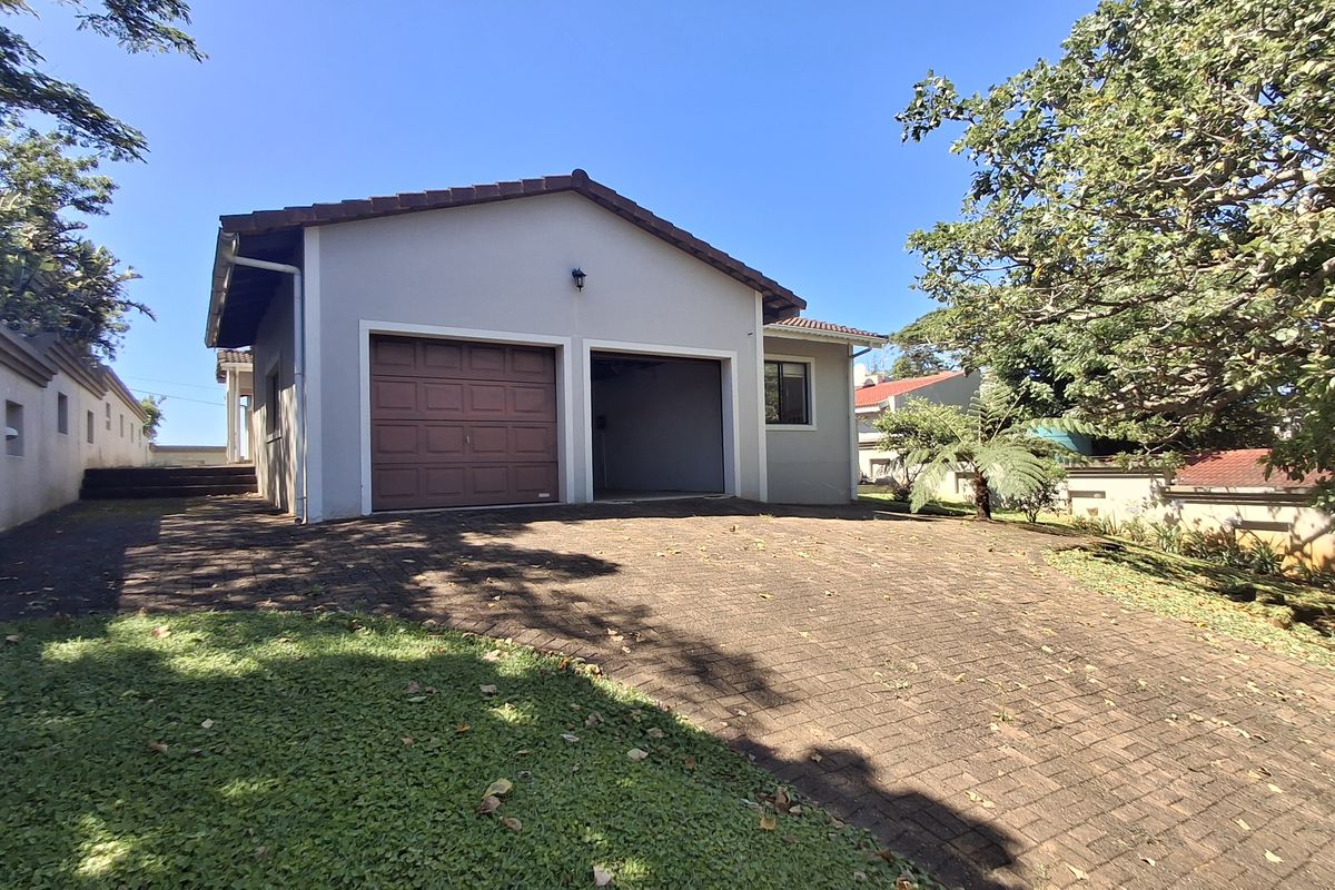 Modern Coastal Home with Breathtaking Sea Views in Leisure Bay - Photo 2