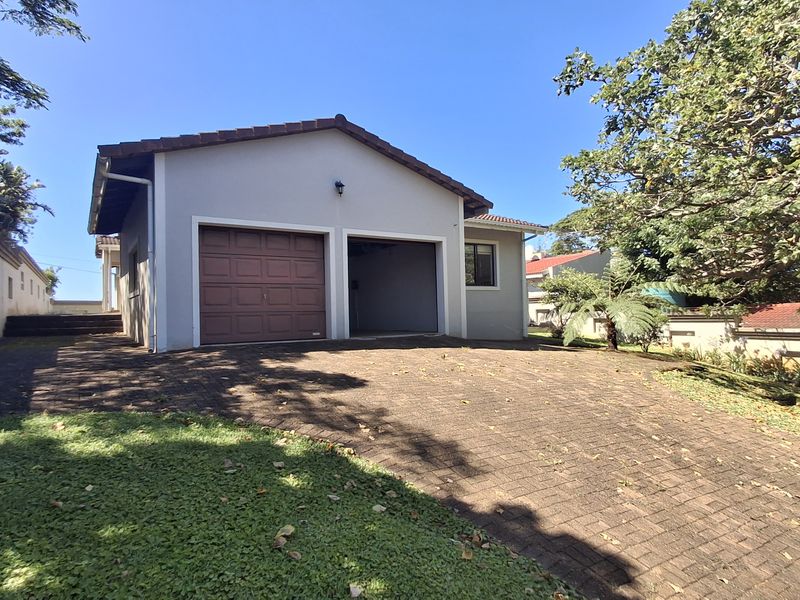 Modern Coastal Home with Breathtaking Sea Views in Leisure Bay - Photo 2