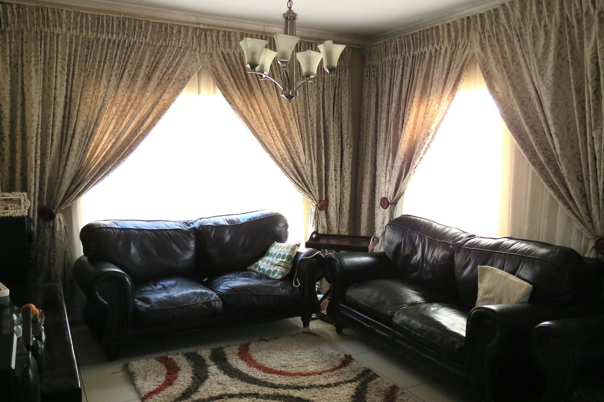 Beautiful 3-Bedroom Family Home, – A Must-See! - Photo 2