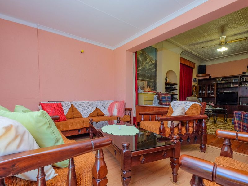 Beautiful 3 Bedroom Home with Full Flatlet in Krugersdorp North - Photo 9