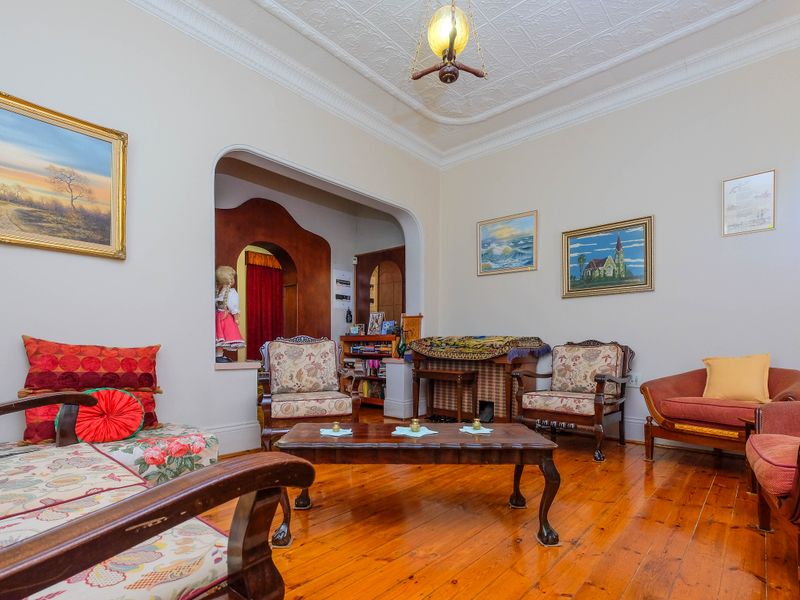 Beautiful 3 Bedroom Home with Full Flatlet in Krugersdorp North - Photo 6