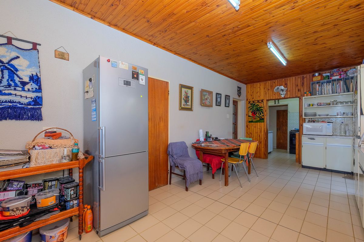 Beautiful 3 Bedroom Home with Full Flatlet in Krugersdorp North - Photo 5