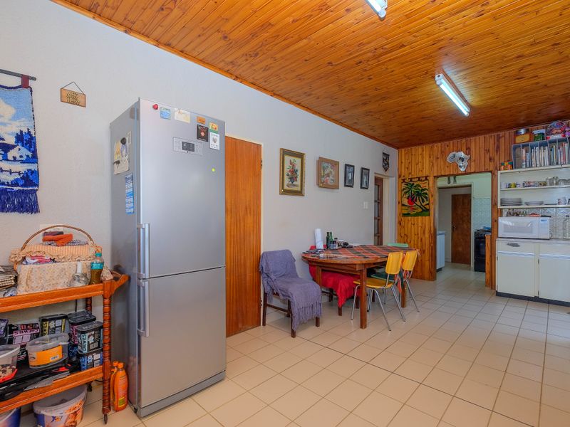 Beautiful 3 Bedroom Home with Full Flatlet in Krugersdorp North - Photo 5