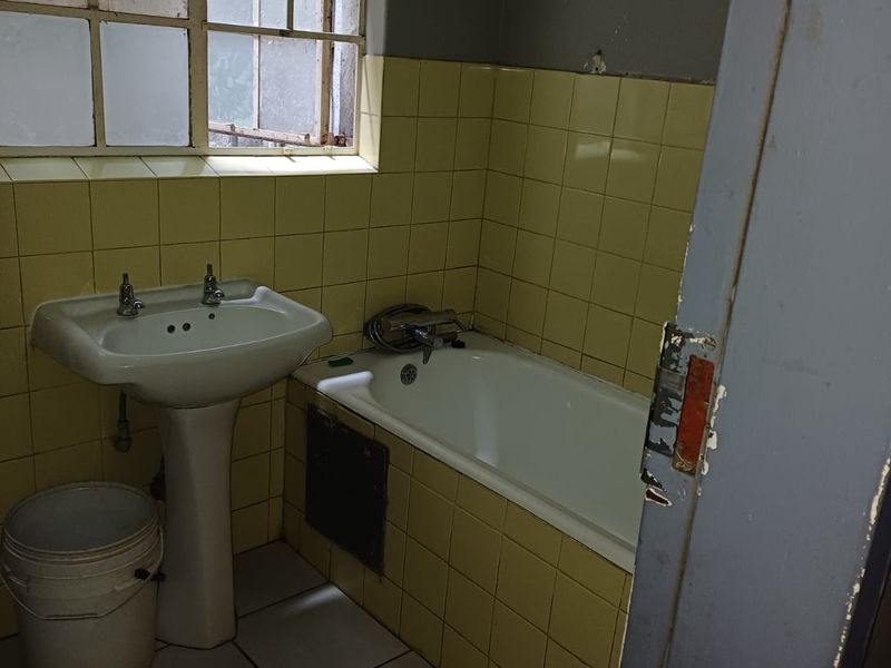 ⭐ PRIME WINDSOR EAST APARTMENTS – WALKING DISTANCE TO CRESTA MALL ⭐ - Photo 5