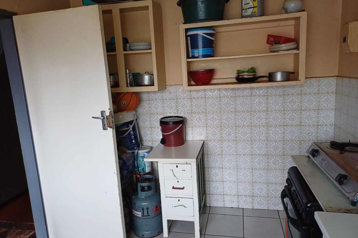 ⭐ PRIME WINDSOR EAST APARTMENTS – WALKING DISTANCE TO CRESTA MALL ⭐ - Photo 3