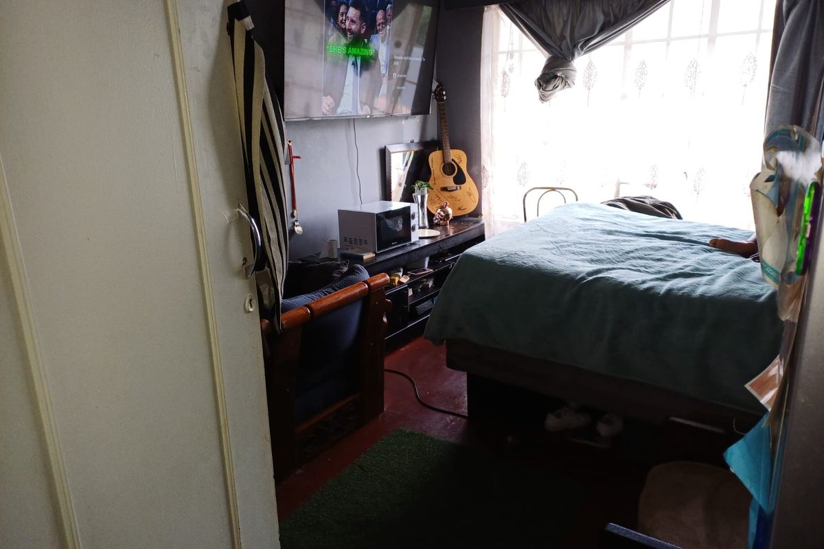 ⭐ PRIME WINDSOR EAST APARTMENTS – WALKING DISTANCE TO CRESTA MALL ⭐ - Photo 4