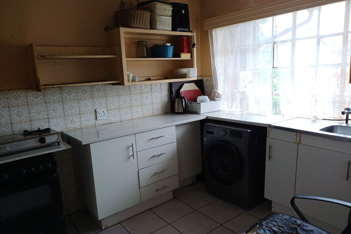 ⭐ PRIME WINDSOR EAST APARTMENTS – WALKING DISTANCE TO CRESTA MALL ⭐ - Photo 2