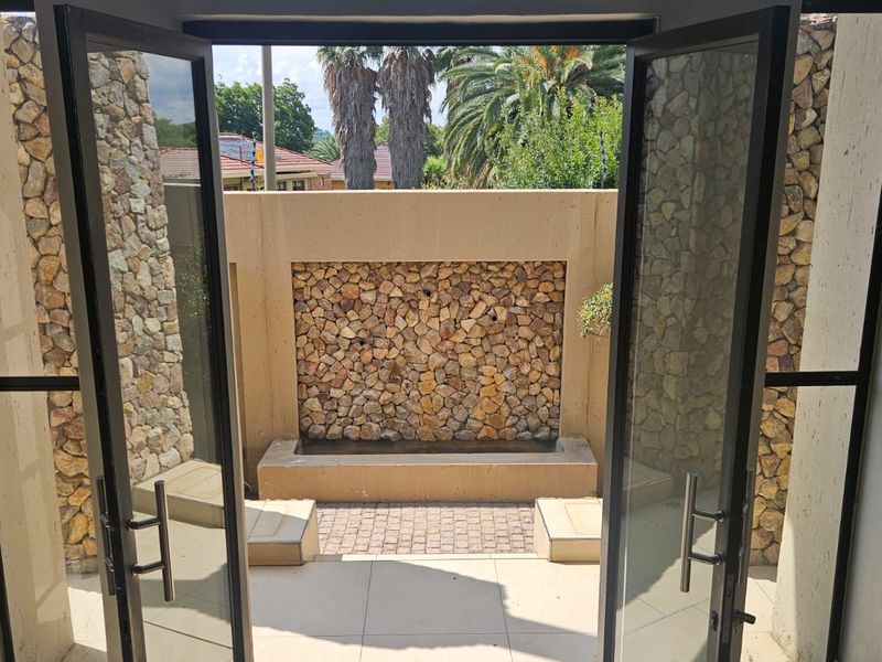 Luxury Double-Story Home with Cottage in Cinderella, Boksburg - Photo 5