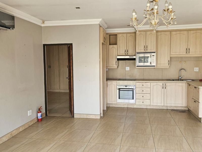 Luxury Double-Story Home with Cottage in Cinderella, Boksburg - Photo 9