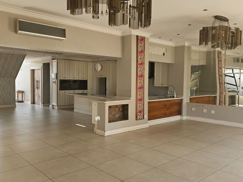 Luxury Double-Story Home with Cottage in Cinderella, Boksburg - Photo 8