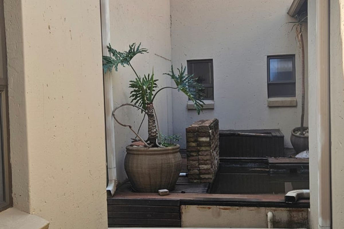 Luxury Double-Story Home with Cottage in Cinderella, Boksburg - Photo 3