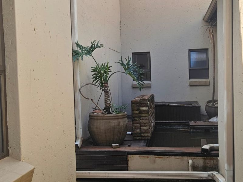 Luxury Double-Story Home with Cottage in Cinderella, Boksburg - Photo 2