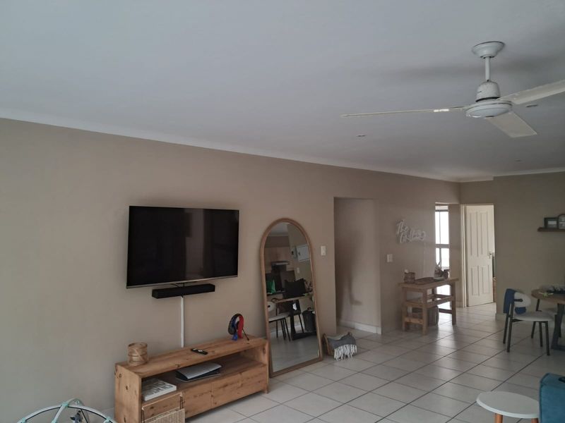 Stylish Apartment with Modern Finishes at an Unbeatable Price - Photo 4