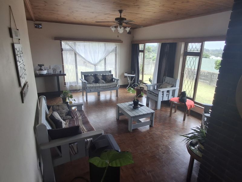 Sea View Home with Income-Generating Flatlets in Sought After Uvongo - Photo 3