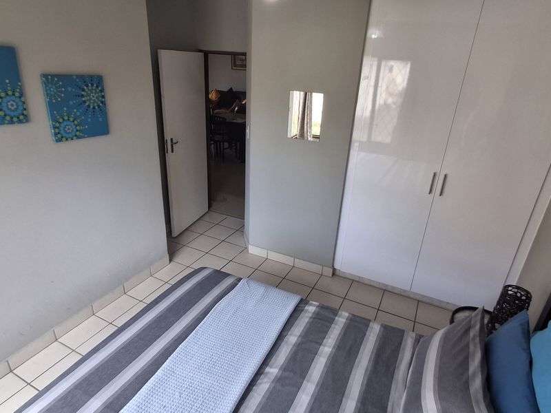 Modern Luxury Three Bedroom Apartment In Secure Coastal Complex. - Photo 6