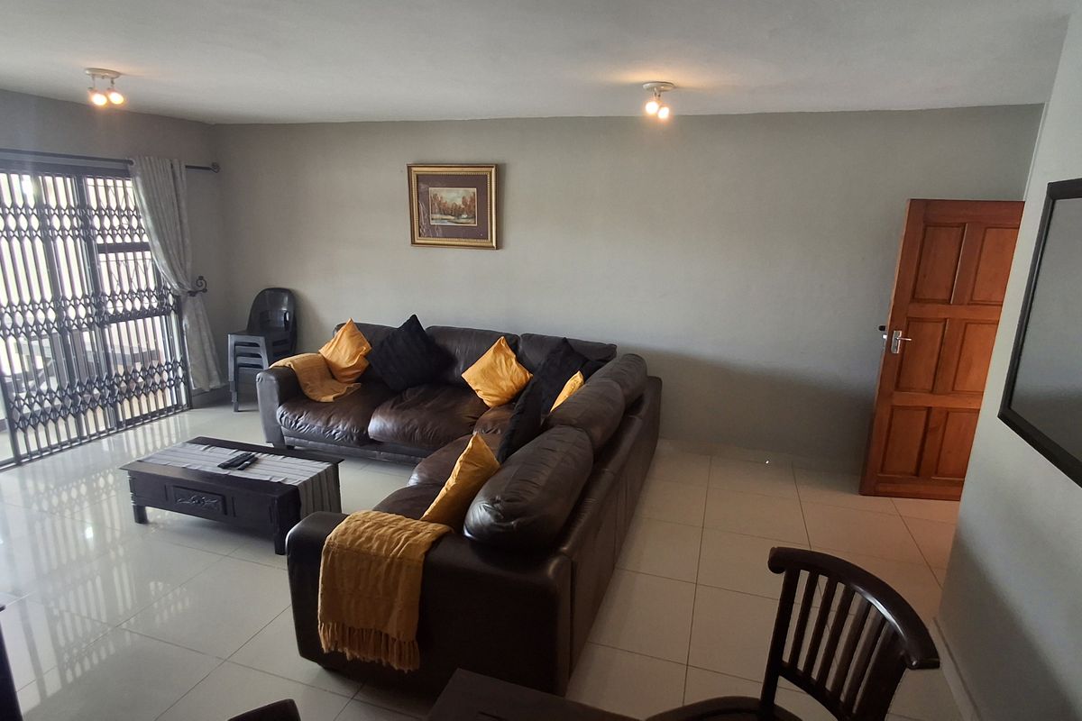 Modern Luxury Three Bedroom Apartment In Secure Coastal Complex. - Photo 4