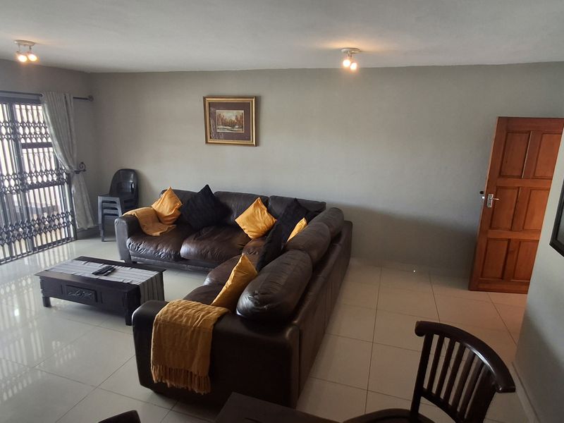 Modern Luxury Three Bedroom Apartment In Secure Coastal Complex. - Photo 4