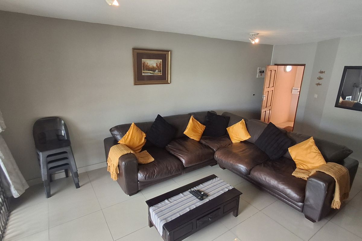 Modern Luxury Three Bedroom Apartment In Secure Coastal Complex. - Photo 3