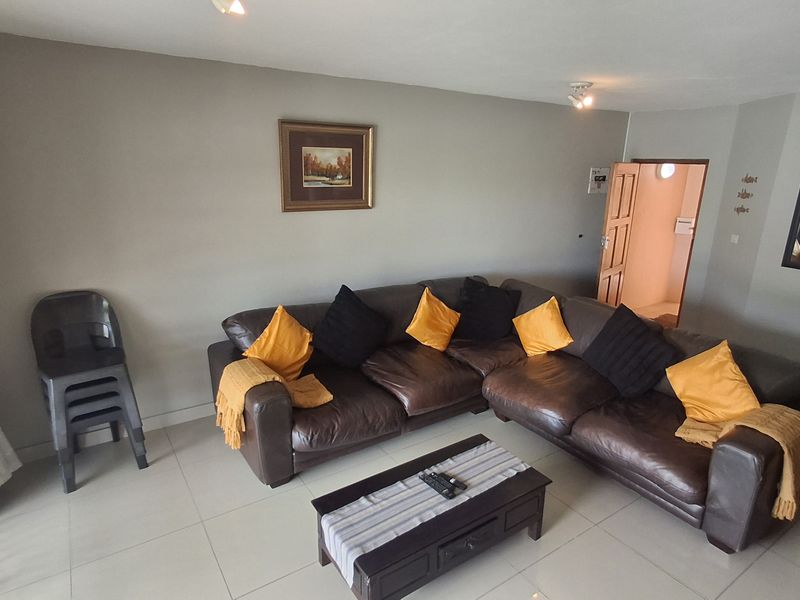 Modern Luxury Three Bedroom Apartment In Secure Coastal Complex. - Photo 3