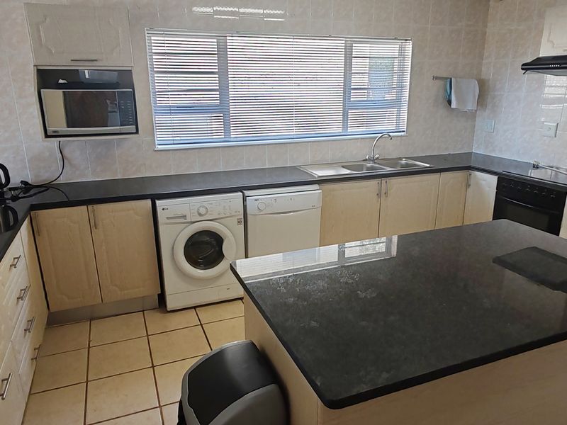 Fully Furnished Three Storey Townhouse Close to the Beach in Shelly Beach - Photo 10