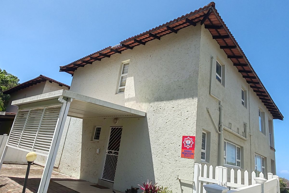 Fully Furnished Three Storey Townhouse Close to the Beach in Shelly Beach - Photo 2