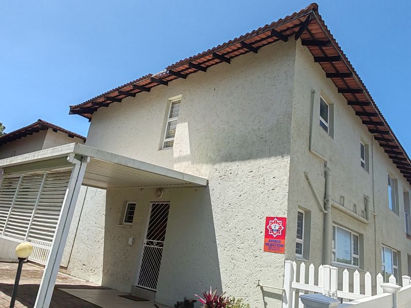 Fully Furnished Three Storey Townhouse Close to the Beach in Shelly Beach - Photo 2